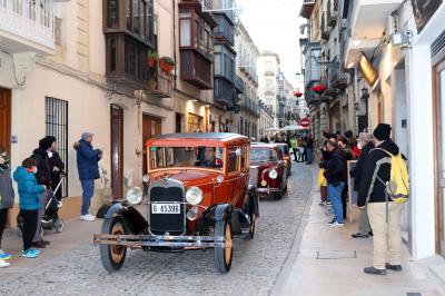 Antiguas calles de Úbeda con vehículos de época